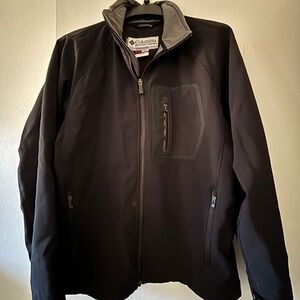 Columbia Men's Black and Gray Performance Jacket